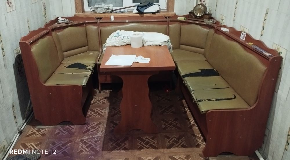 Кухонный уголок+ стол раскладной
