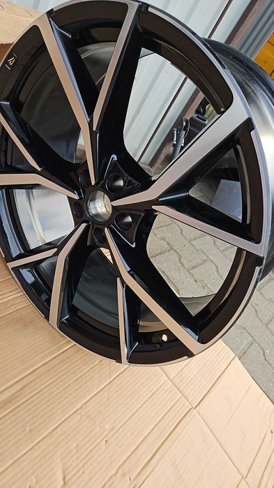 Vw Touareg R line Felga aluminiowa 9.5Jx22H2 ET31