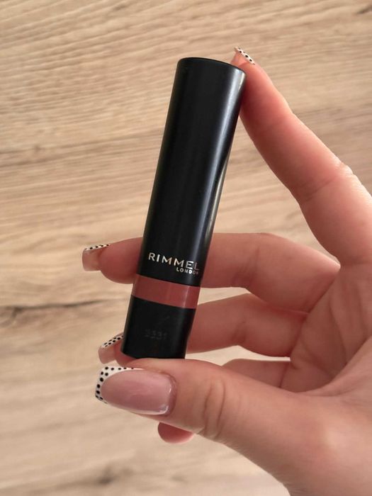 Szminka Rimmel 180 blushed pink