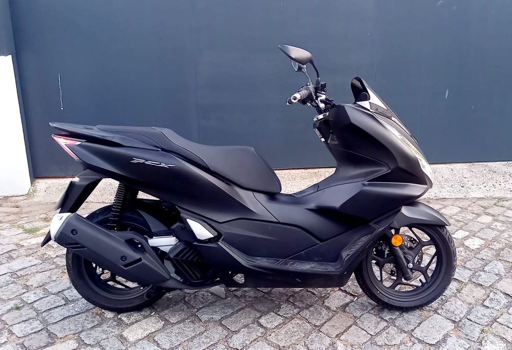 Honda PCX 125 de 2023 com apenas 2800km