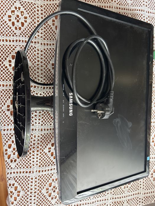 Monitor Samsung 45x30cm