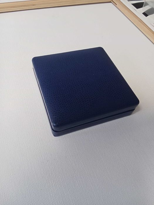 Frasco de perfume em Prata conjunto com estojo