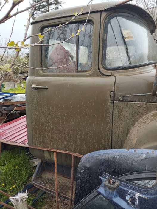 Продам кабіну цілу ресори раму мотор та запаску в зборі