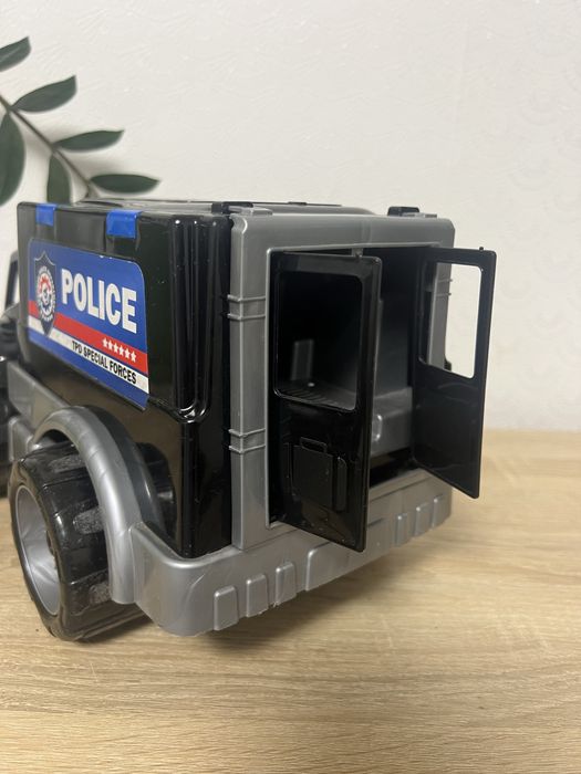 Поліцейський автомобіль ( джип)