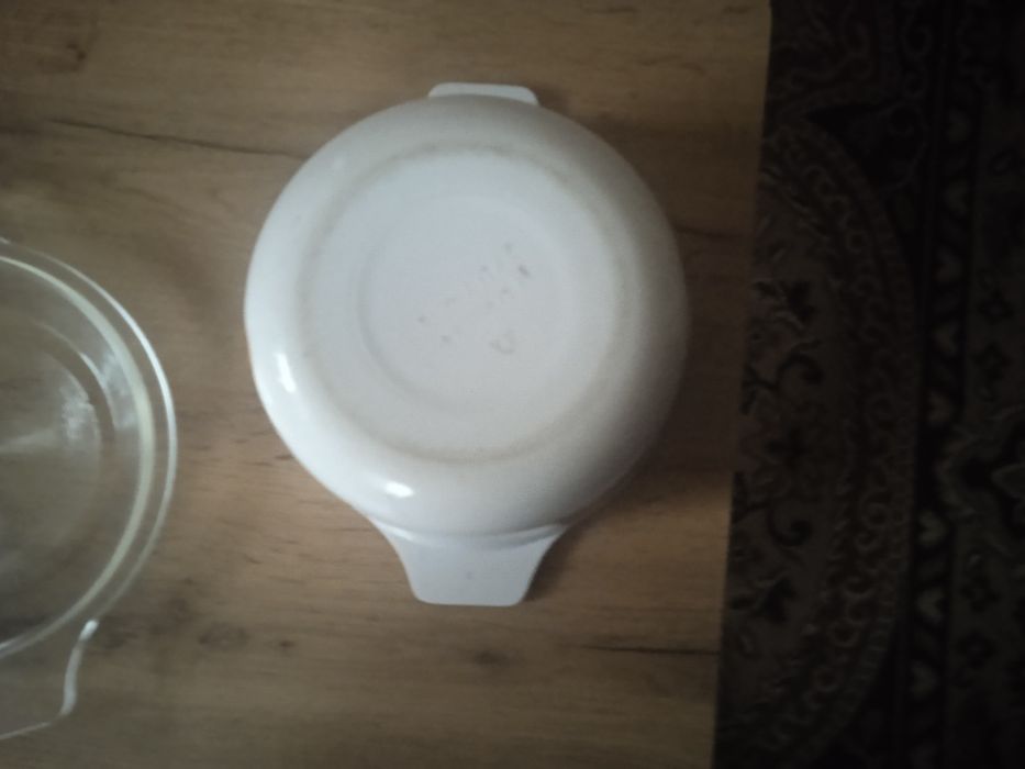 Жаростійка каструля .