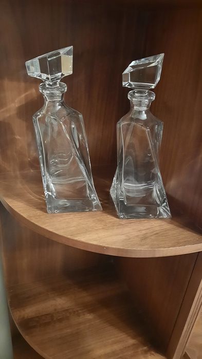 2 Licoreiras em Cristal. Marca: Bohémia