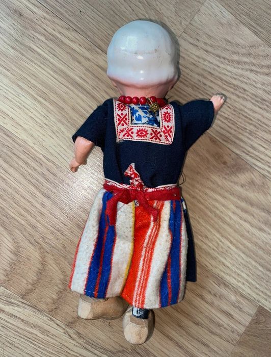 Zabytkowa antyczna holenderska lalka z lat 1930-40