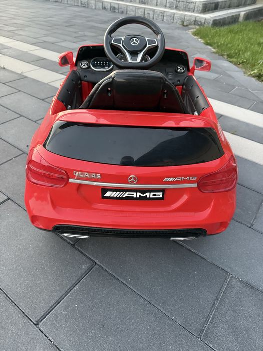 Auto Mercedes czerwony na akumulator