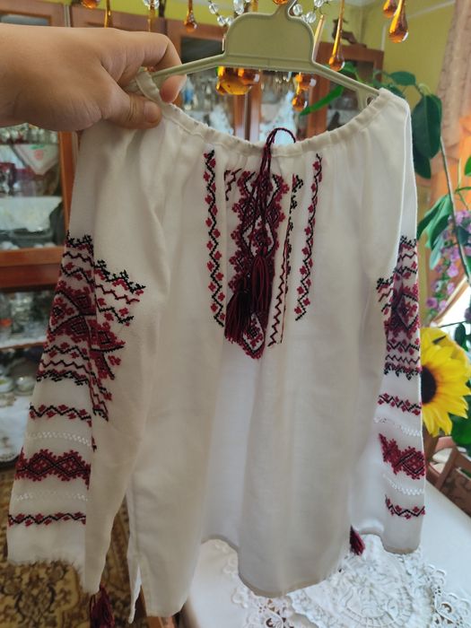 Вишиванка червоно чорна / ручна робота домоткане полотно/ на 5-7 років