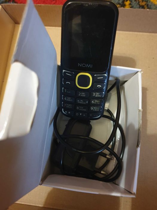 Мобільний кнопочний телефон