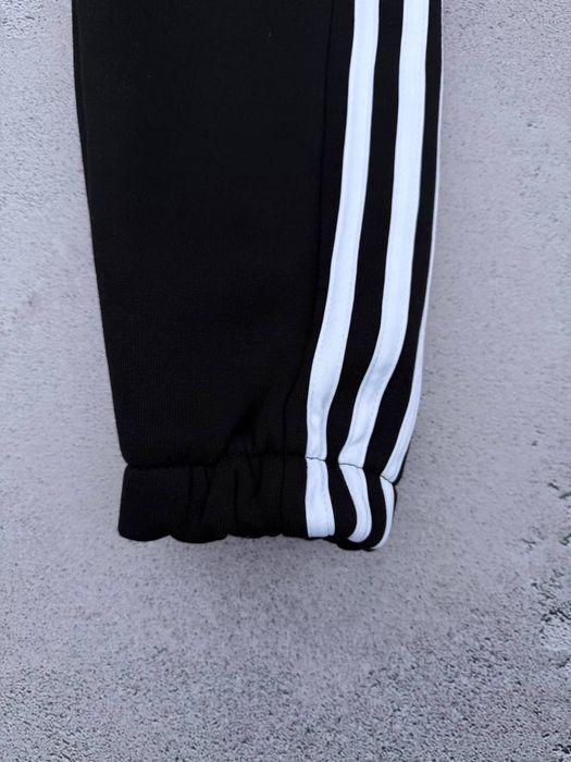 Зима . Костюм чоловічий теплий на флісі з лампасами .2 пари шкарпеток