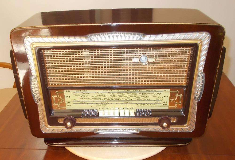 Rádio Francês a válvulas, de 1954