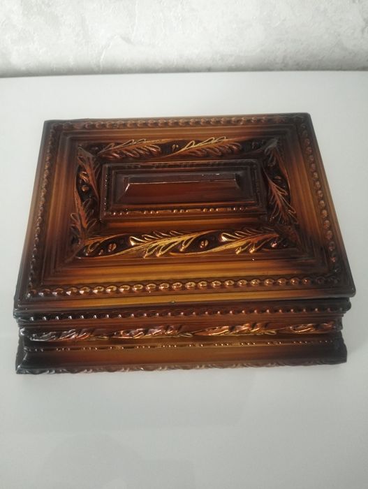 Продам шкатулку .