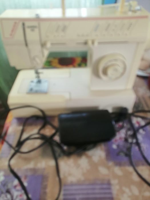 Продам швейную машинку.