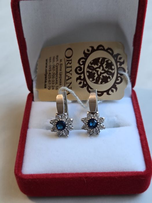 Срібні сережки с золотими пластинами.