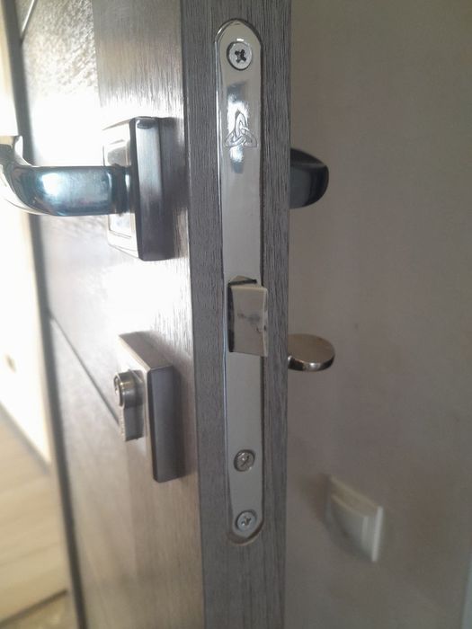 Міжкімнатні двері. 5000 грн.