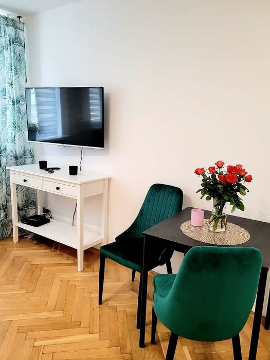 Apartament przy Złotych Tarasach  Doby Godziny Noclegi Warszawa