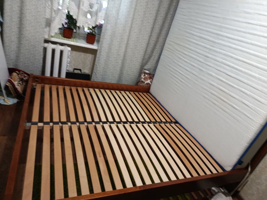Ліжко двоспальне 180*200 з матрацом