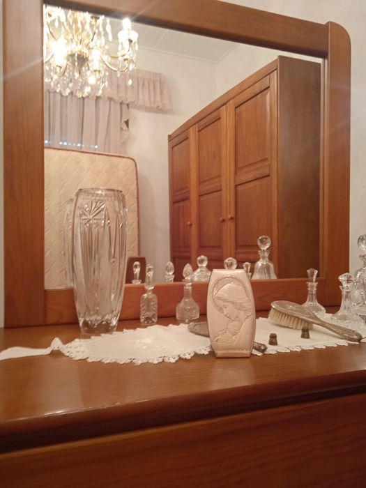 Cómoda e espelho