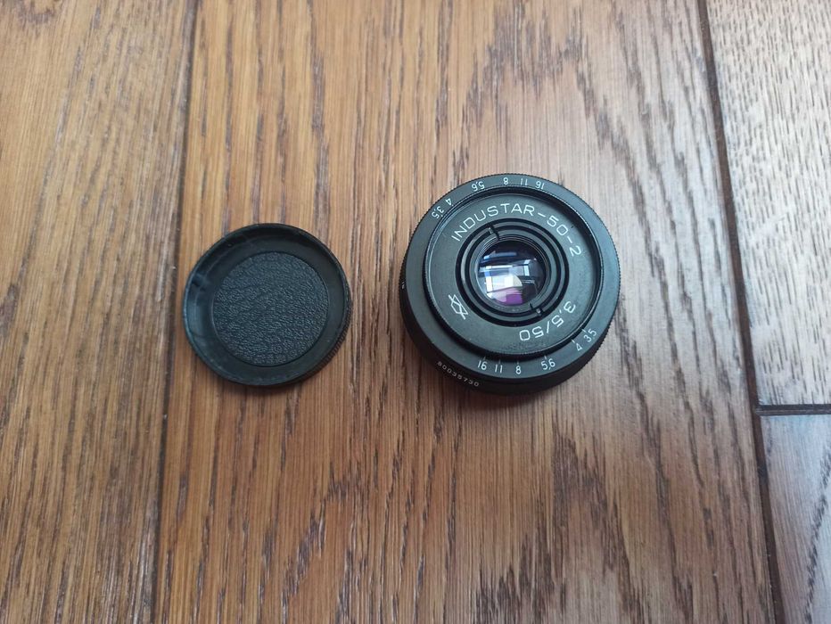 Zestaw aparatów fotograficznych analogowych, obiektywów i akcesoriów