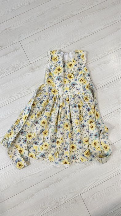 Сукня на дівчинку - розмір 122 -128