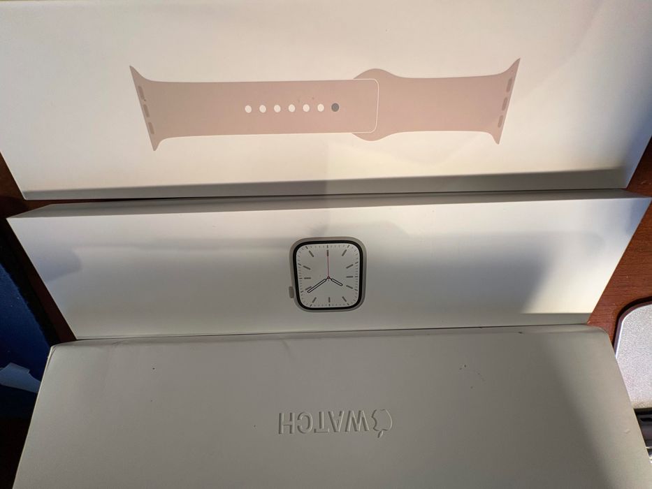 Apple Watch 7, 41 mm, super stan, komplet