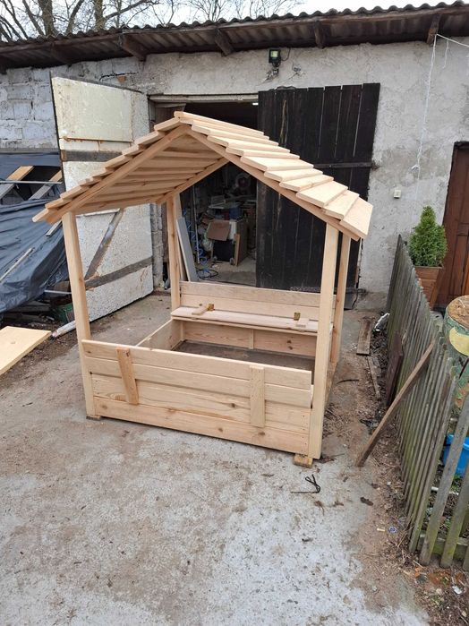 Piaskownice zamykane z daszkiem