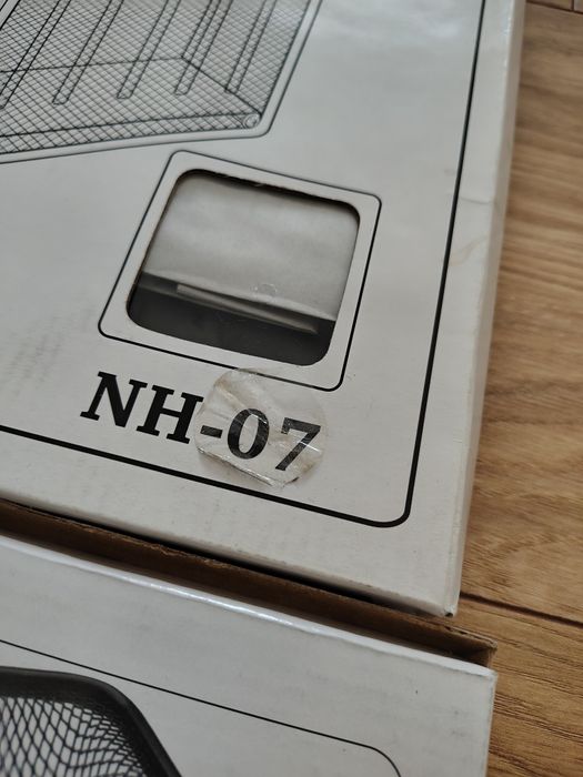 Metalowe organizery na biurko