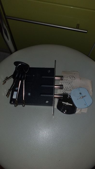 Продам врезной замок Меттэм на гараж,калитку или дом.