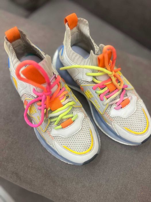 кросівки розмір 35-36