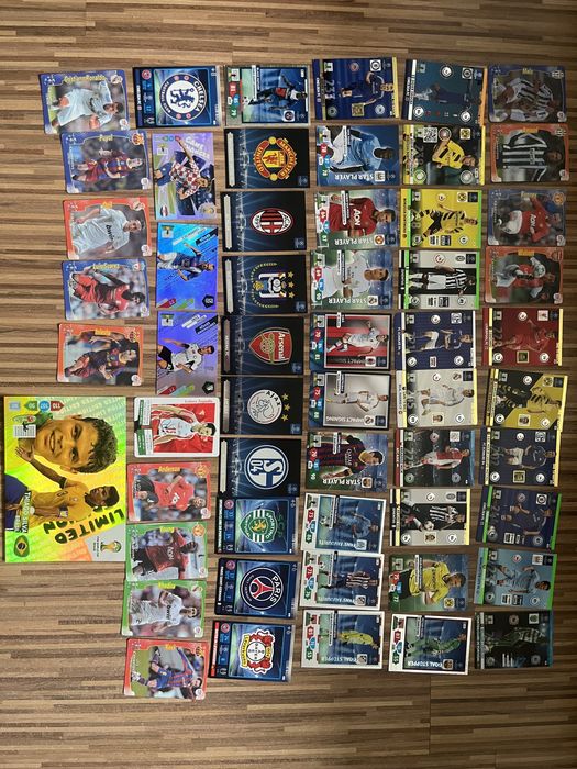 Karty piłkarskie z wielu edycji