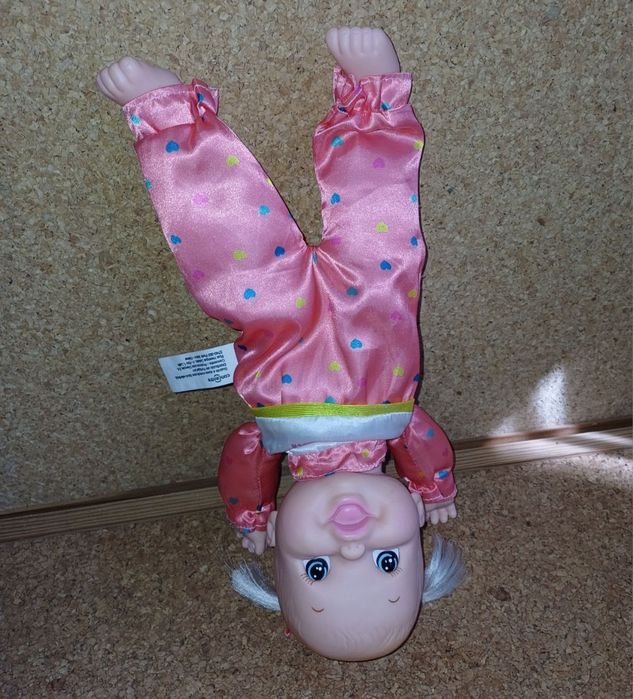 Boneca Carlota cambalhota.