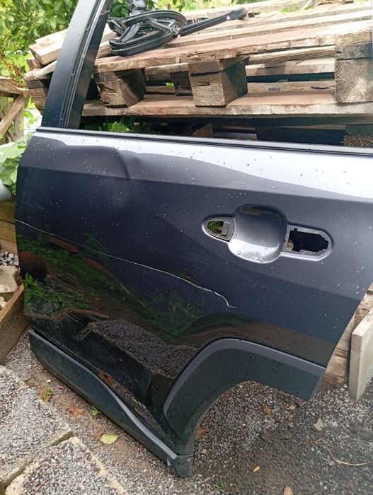 Toyota rav4 дверка