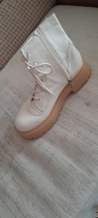 Черевики білі bershka