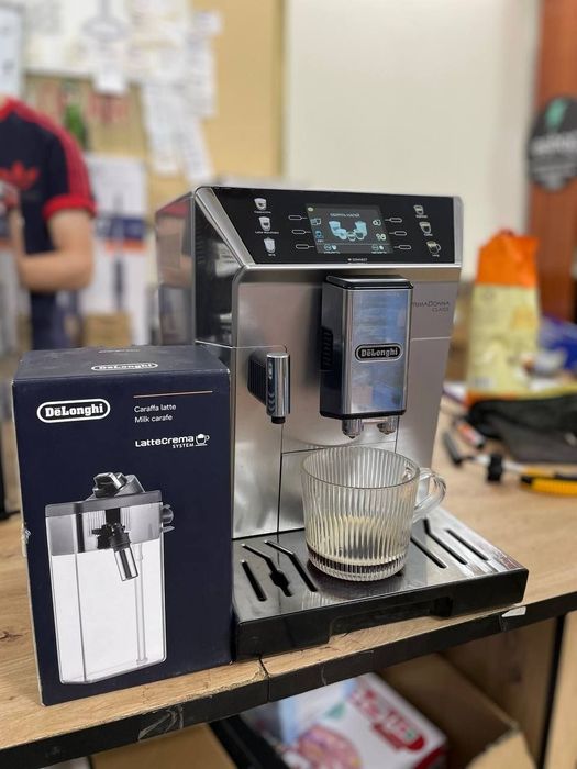 Кавомашина преміум-класу DeLonghi PrimaDonna Class (ECAM 550.55.SB)з Німеччини.