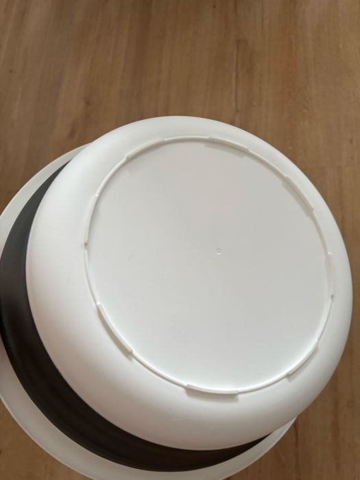 Bacia cinzenta retratil