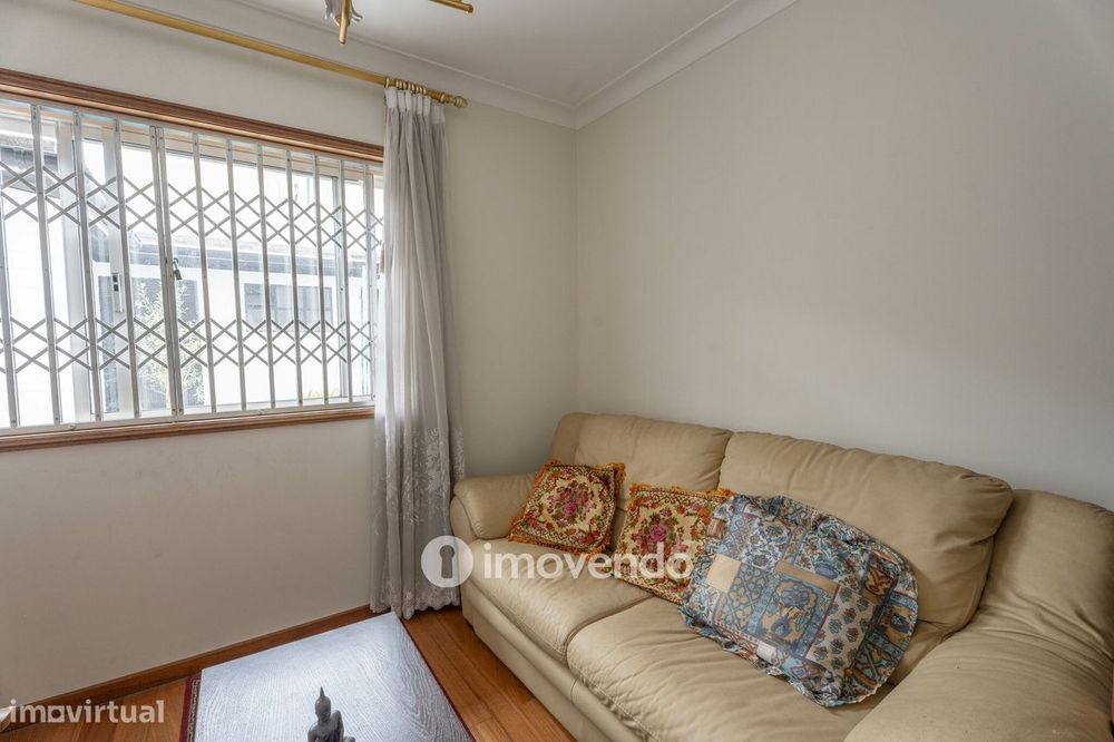 Moradia T4 com garagem, em Vila Nova da Telha, na Maia