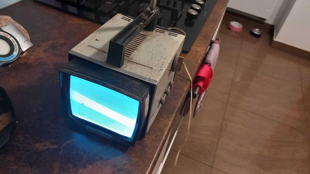 Telewizor turystyczny radziecki z Prl
