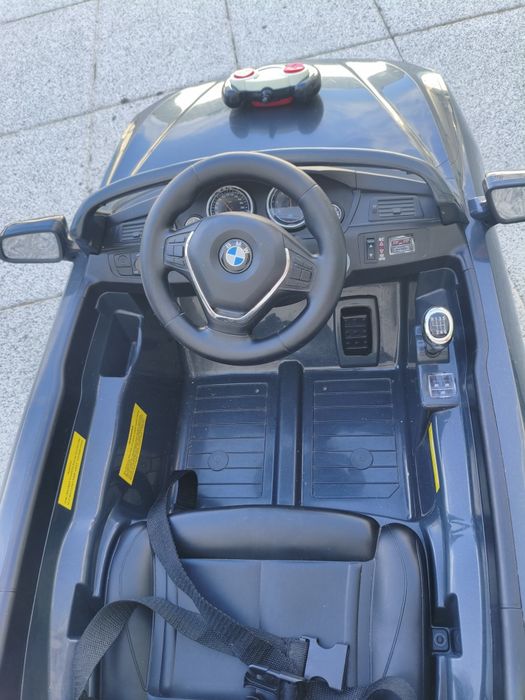 BMW 4 Series Coupé a bateria para criança - PARA DESOCUPAR -