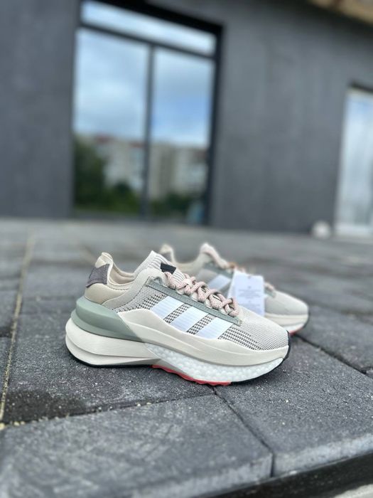 Жіночі оригінальні кросівки Adidas AVRYN_X IG3609: 3 100 грн