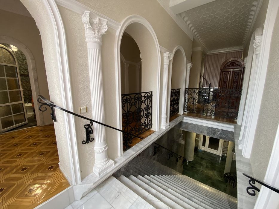 9 ст Б.Фонтана дом с бассейном