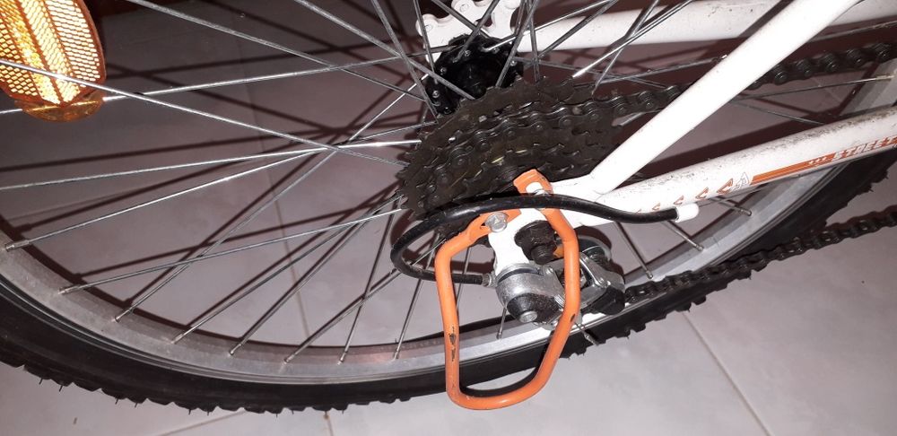 Bicicleta "criança/adolescente", de 4 mudanças, roda 50cm de diâmetro