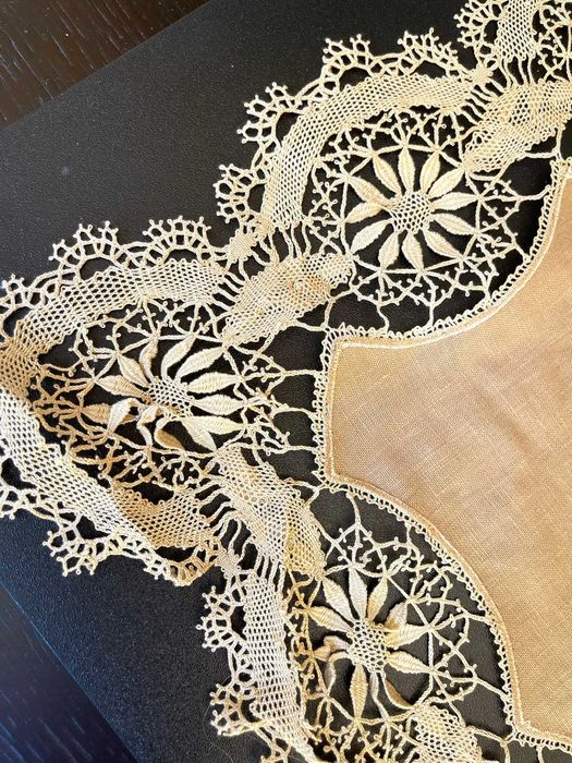 2 naperons em linho e renda feita à ão