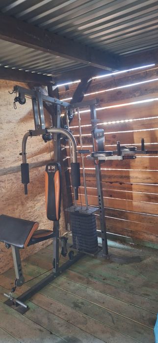 Siłownia domowa (sztangi ciężarki i maszyna)