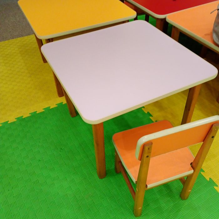 Продам дитячі столики 60*60