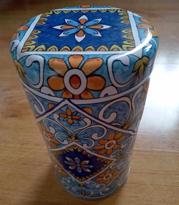 Trójwarstwowa puszka na herbatę