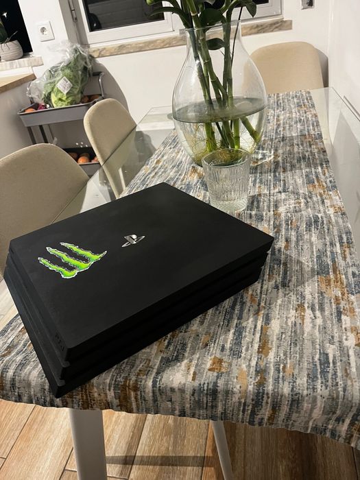 Ps4 pro 1TB + controle