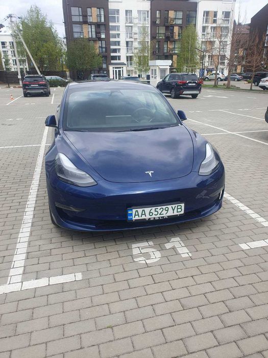 Продаю свою машину. TESLA Model 3