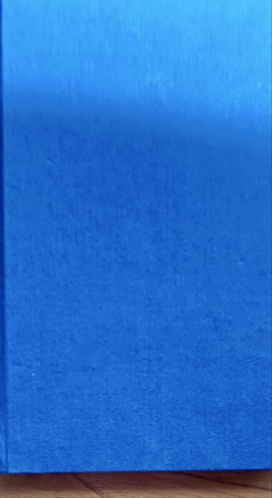 Caderno e capa dura forrada a tecido azul e com linhas