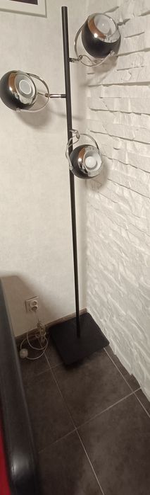 Lampa stojąca czarna